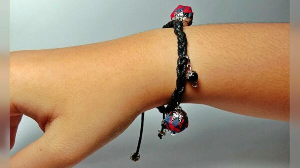 Gelang Wanita Bandul Bola Batik - Ethnicware Indonesia - Dinoyo Malang, eMBe UMKM, GKJW.org - embeumkm.com